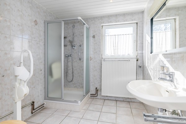 Foto - Te koop: Hoekwoning met garage, tuin, veel licht en mogelijkheden